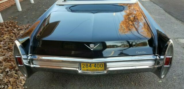 Cadillac DeVille 1968 image number 2