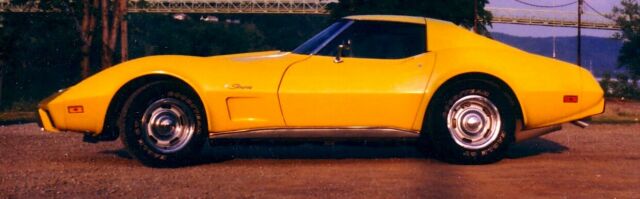 Chevrolet Corvette 1975 image number 0