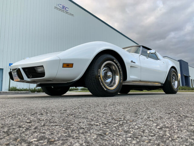 Chevrolet Corvette 1976 image number 24