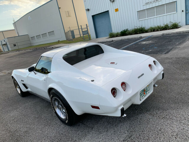 Chevrolet Corvette 1976 image number 25