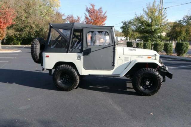 Toyota FJ-40 Landcruiser 4x4 1972 image number 7