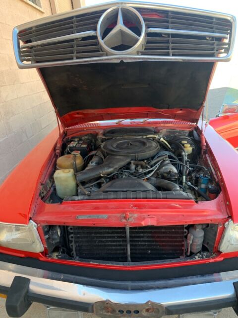 Mercedes-Benz 400-Series 1973 image number 17