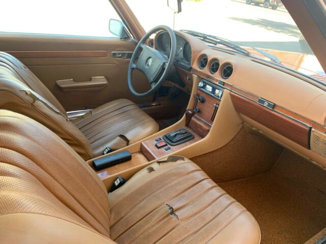 Mercedes-Benz 400-Series 1973 image number 18