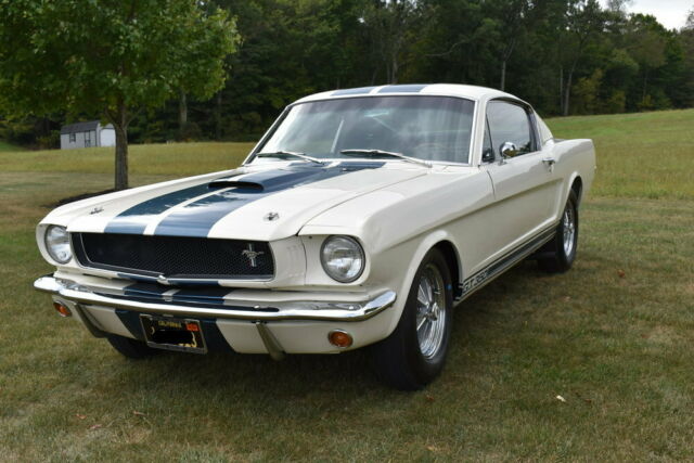 Ford Mustang 1965 image number 0