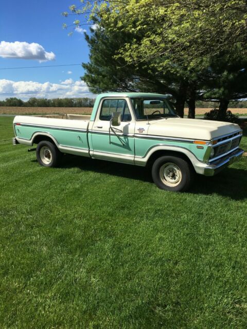 Ford F-250 1977 image number 16
