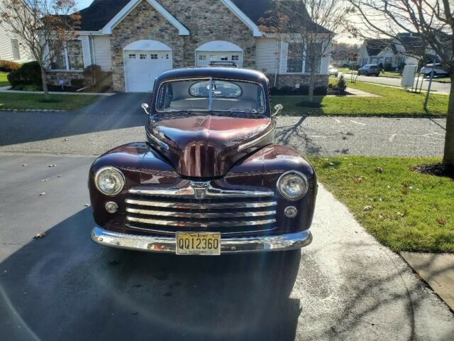 Ford Deluxe 1948 image number 1