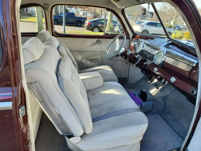 Ford Deluxe 1948 image number 22