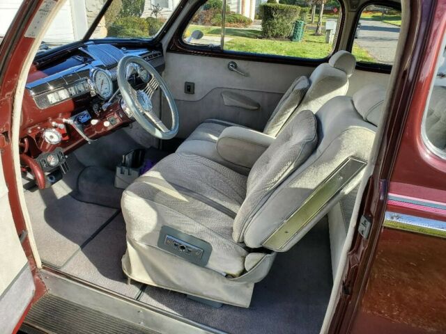 Ford Deluxe 1948 image number 24