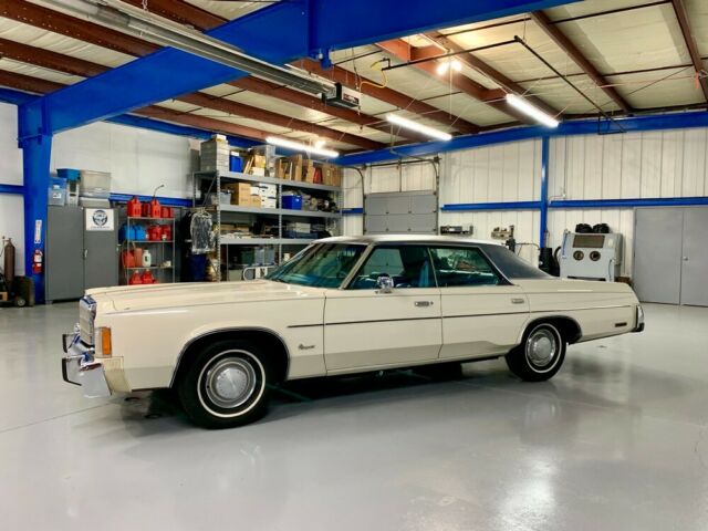 Chrysler Newport 1978 image number 2