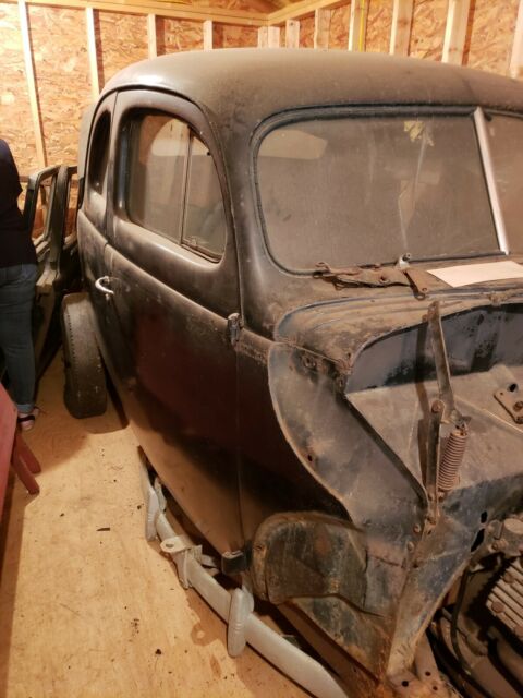 Ford Deluxe 1940 image number 36