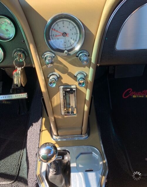 Chevrolet Corvette 1965 image number 13