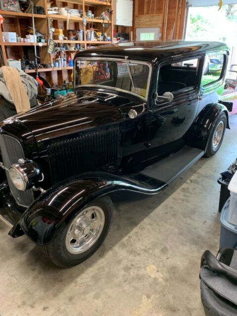 Ford Tudor Sedan 1932 image number 4
