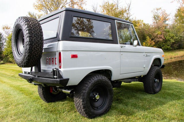 Ford Bronco 1966 image number 14