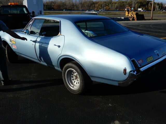 Oldsmobile Cutlass 1969 image number 2