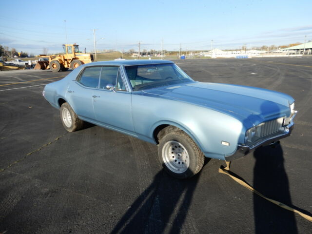 Oldsmobile Cutlass 1969 image number 28