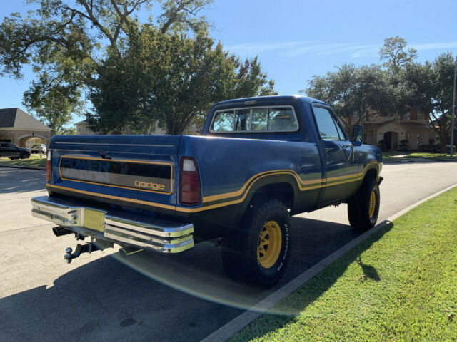 Dodge Power Wagon 1974 image number 11