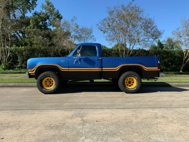 Dodge Power Wagon 1974 image number 24