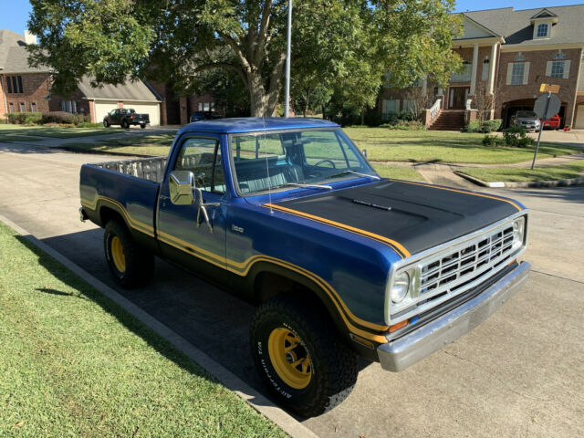 Dodge Power Wagon 1974 image number 34