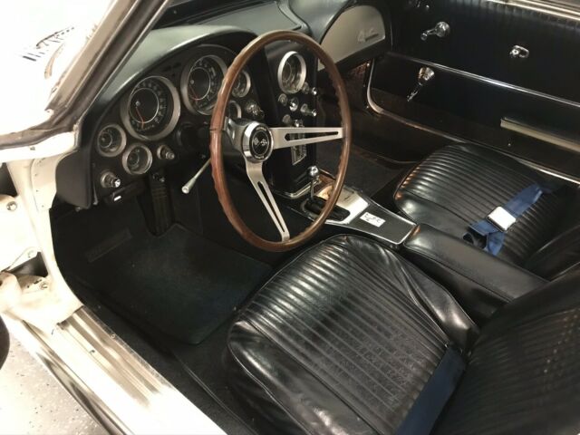 Chevrolet Corvette 1964 image number 33