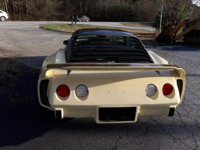 Chevrolet Corvette 1972 image number 4