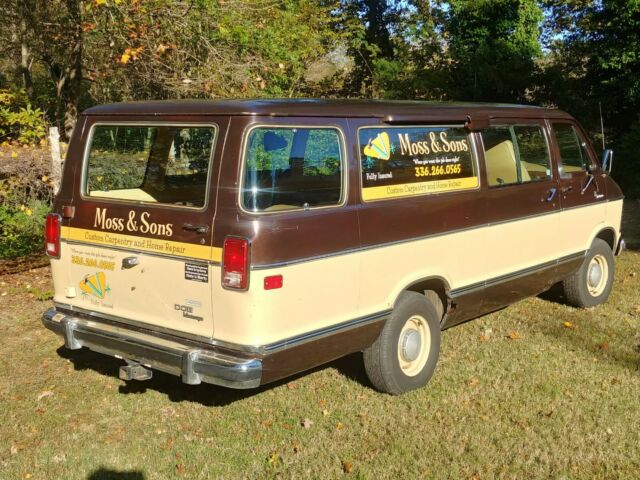 Dodge B200 Van 1979 image number 1