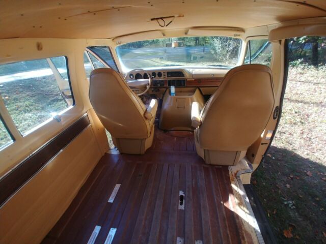 Dodge B200 Van 1979 image number 16