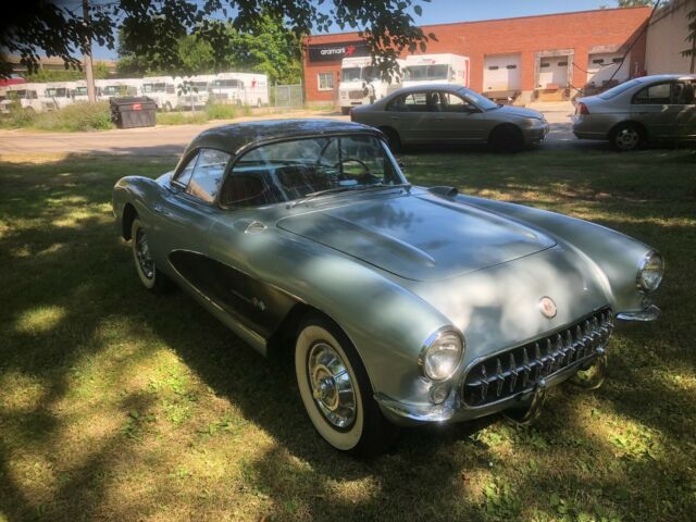 Chevrolet Corvette 1957 image number 2
