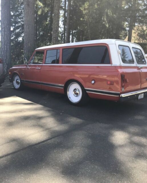 GMC Suburban 1972 image number 1