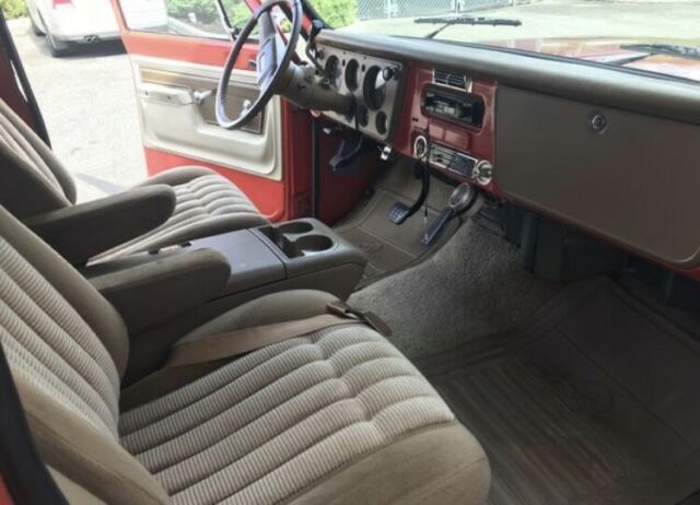 GMC Suburban 1972 image number 20