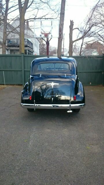Oldsmobile L-39 1939 image number 2
