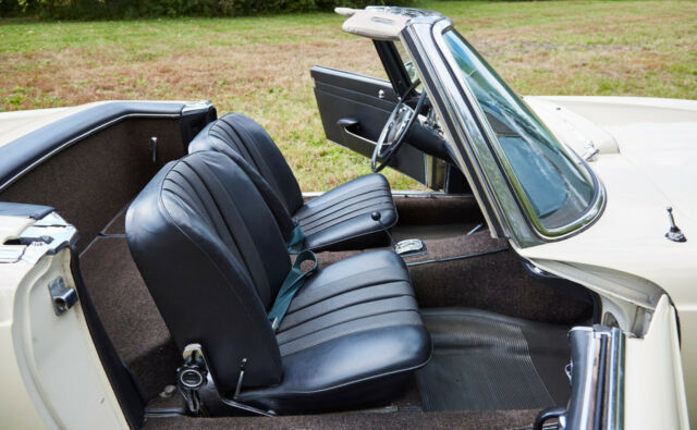 Mercedes-Benz 200-Series 1967 image number 4