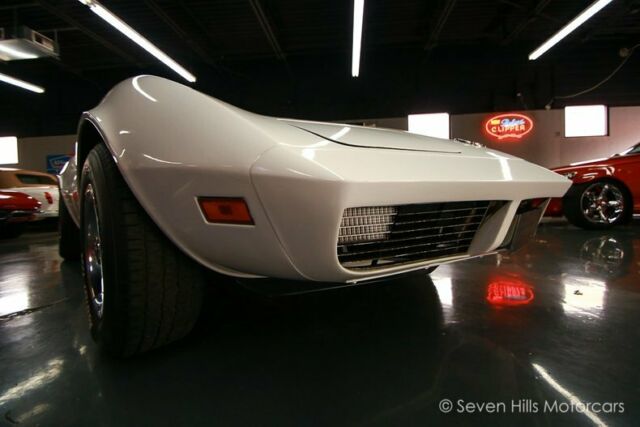 Chevrolet Corvette 1973 image number 16