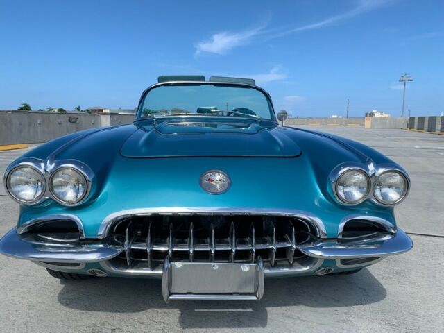 Chevrolet Corvette 1960 image number 3