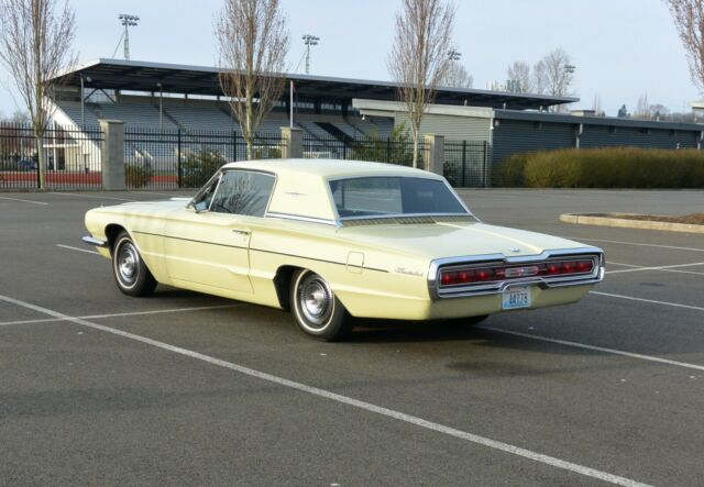 Ford Thunderbird 1966 image number 2