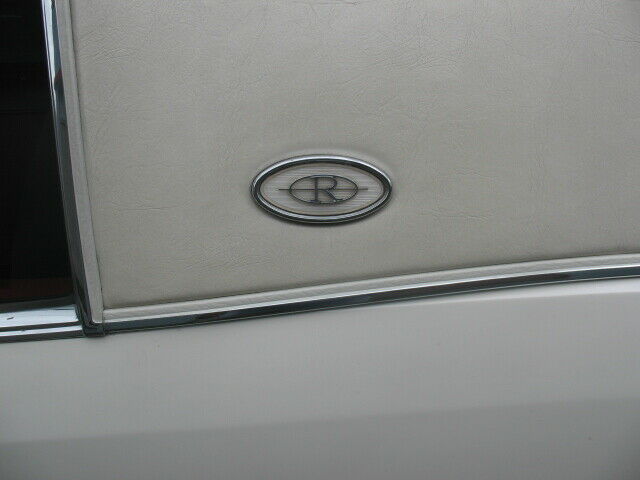 Buick Riviera 1979 image number 2