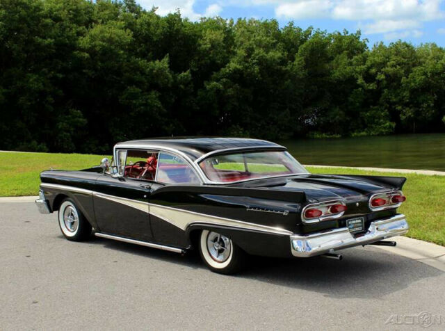 Ford Fairlane 1958 image number 27