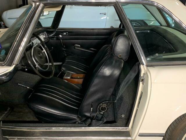 Mercedes-Benz SL-Class 1970 image number 10