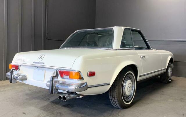 Mercedes-Benz SL-Class 1970 image number 33