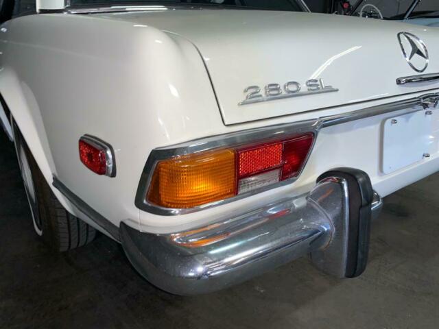 Mercedes-Benz SL-Class 1970 image number 42
