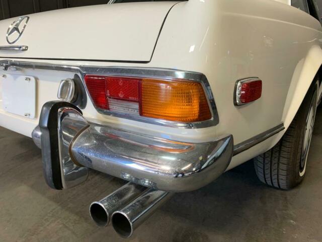 Mercedes-Benz SL-Class 1970 image number 43