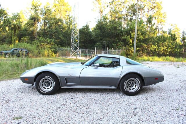 Chevrolet Corvette 1978 image number 1