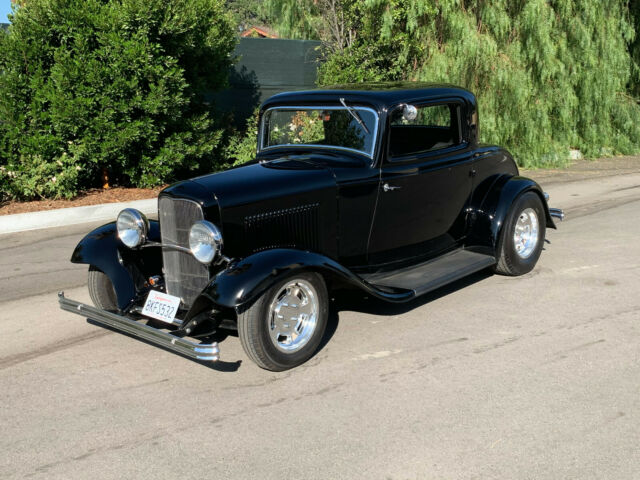 Ford 3 Window Coupe 1932 image number 0