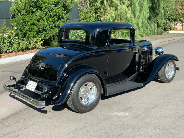 Ford 3 Window Coupe 1932 image number 4