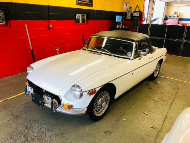 MG MGB 1970 image number 24