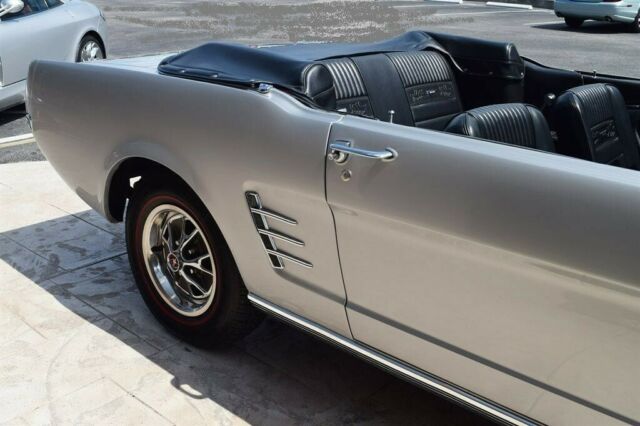 Ford Mustang 1966 image number 11