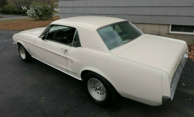 Ford Mustang 1967 image number 23