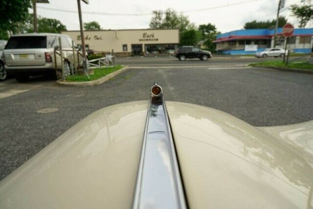 Cadillac DeVille 1964 image number 42