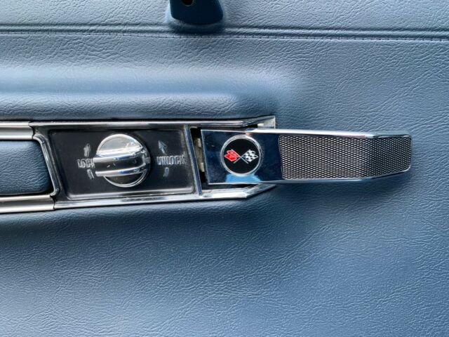 Chevrolet Corvette 1973 image number 10
