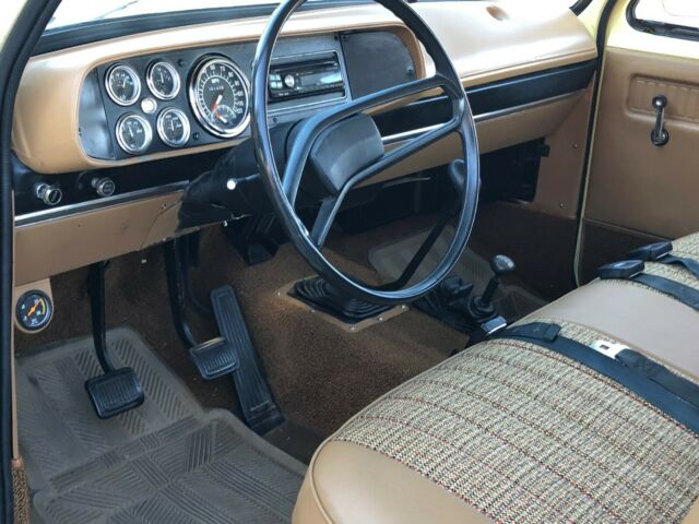 Dodge Power Wagon 1973 image number 36