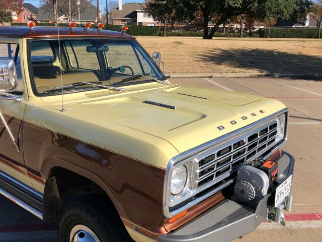 Dodge Power Wagon 1973 image number 8
